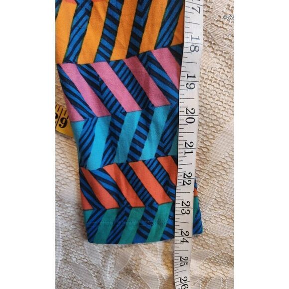 LulaRoe leggings - Picture 2 of 4